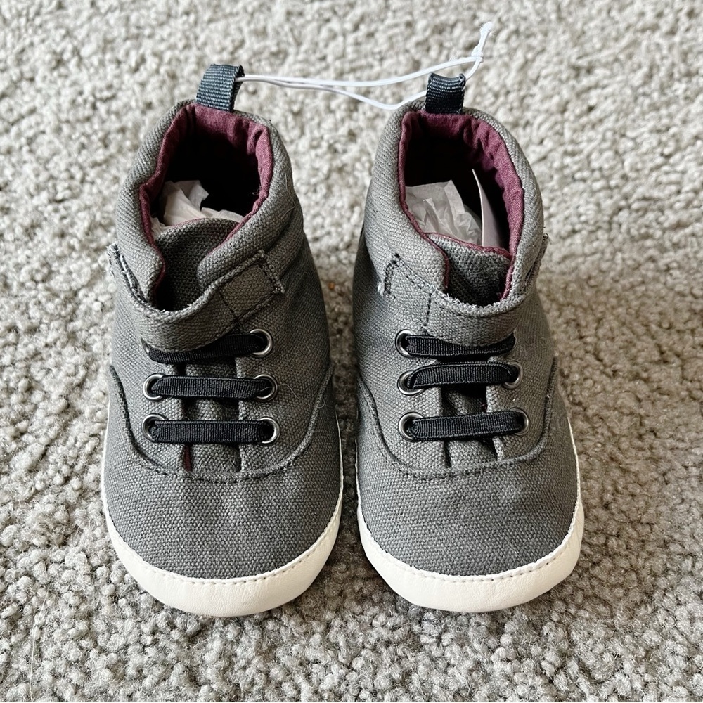 Old Navy Infant Boys Soft Sole High Top Sneakers Grey Size 18-24 Months NEW